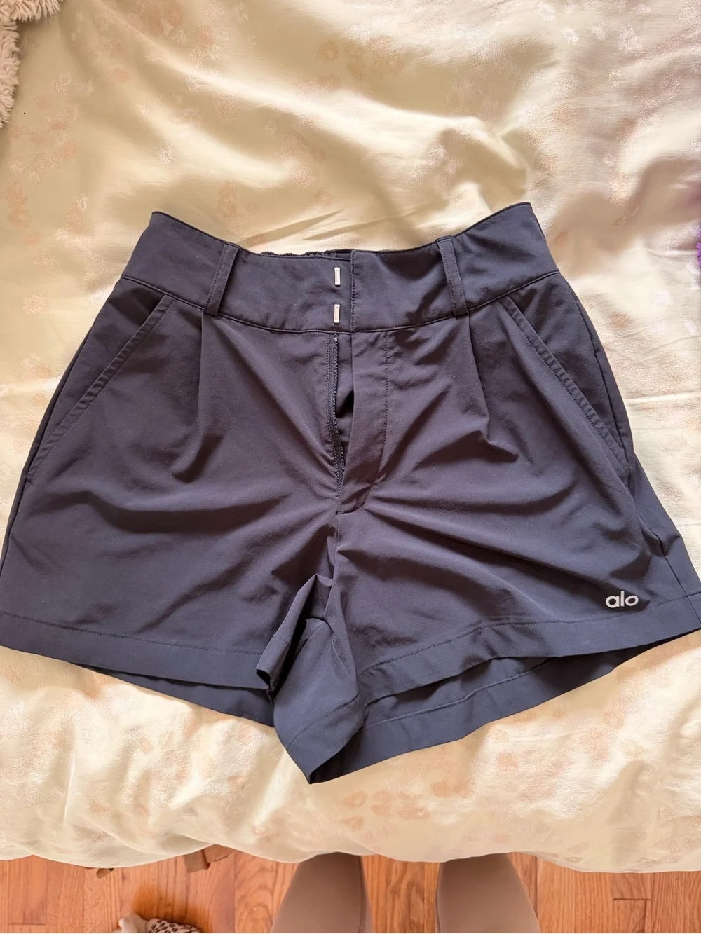 ALO Yoga Women's Navy Athletic Shorts - High Waist - Picture 1 of 2